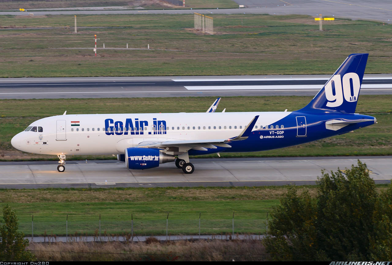 GoAir Airbus A320 gets cracked windshield because of lightning
