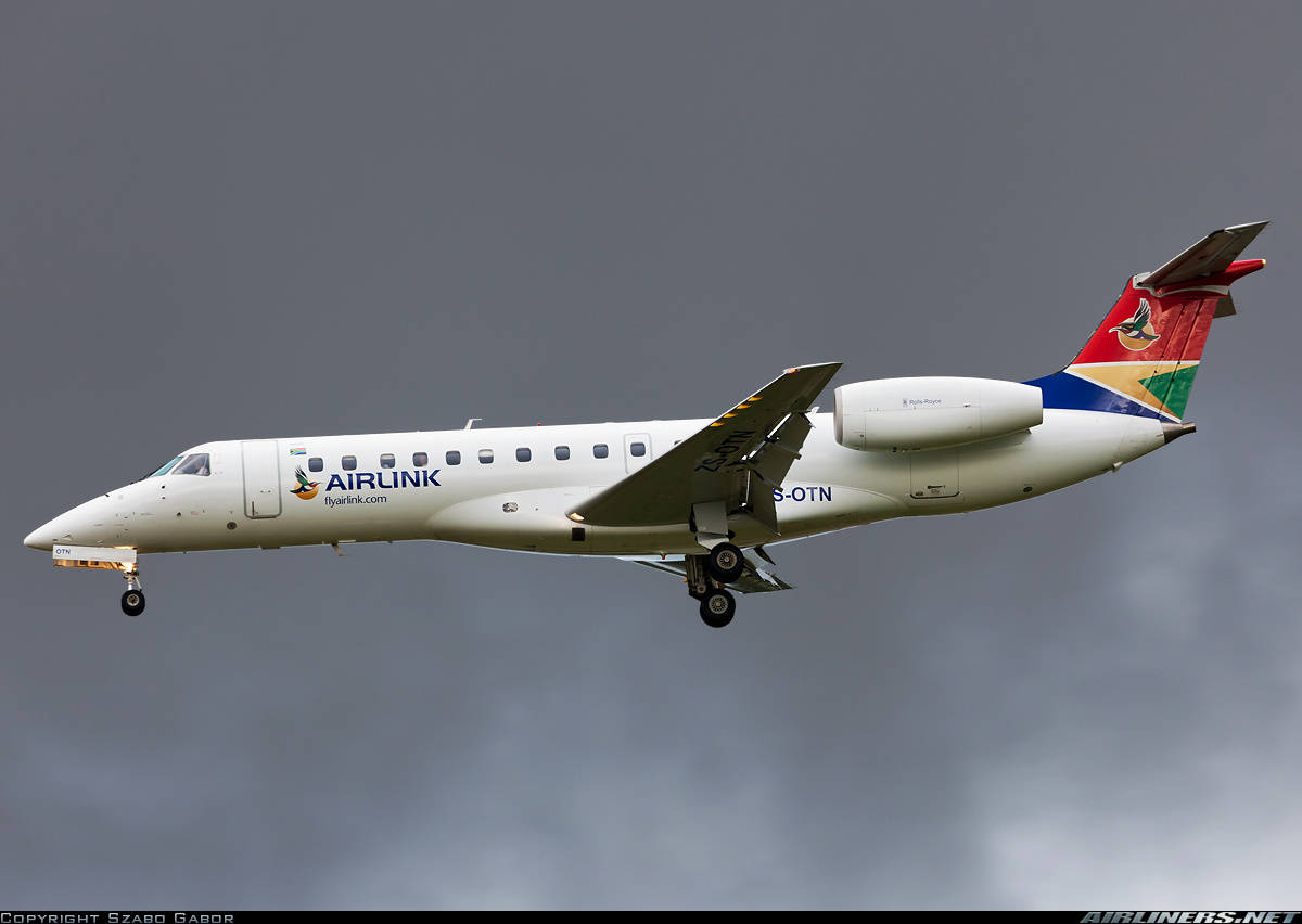 Airlink Embraer ERJ-135LR returns to Johannesburg because of “minor technical problem”
