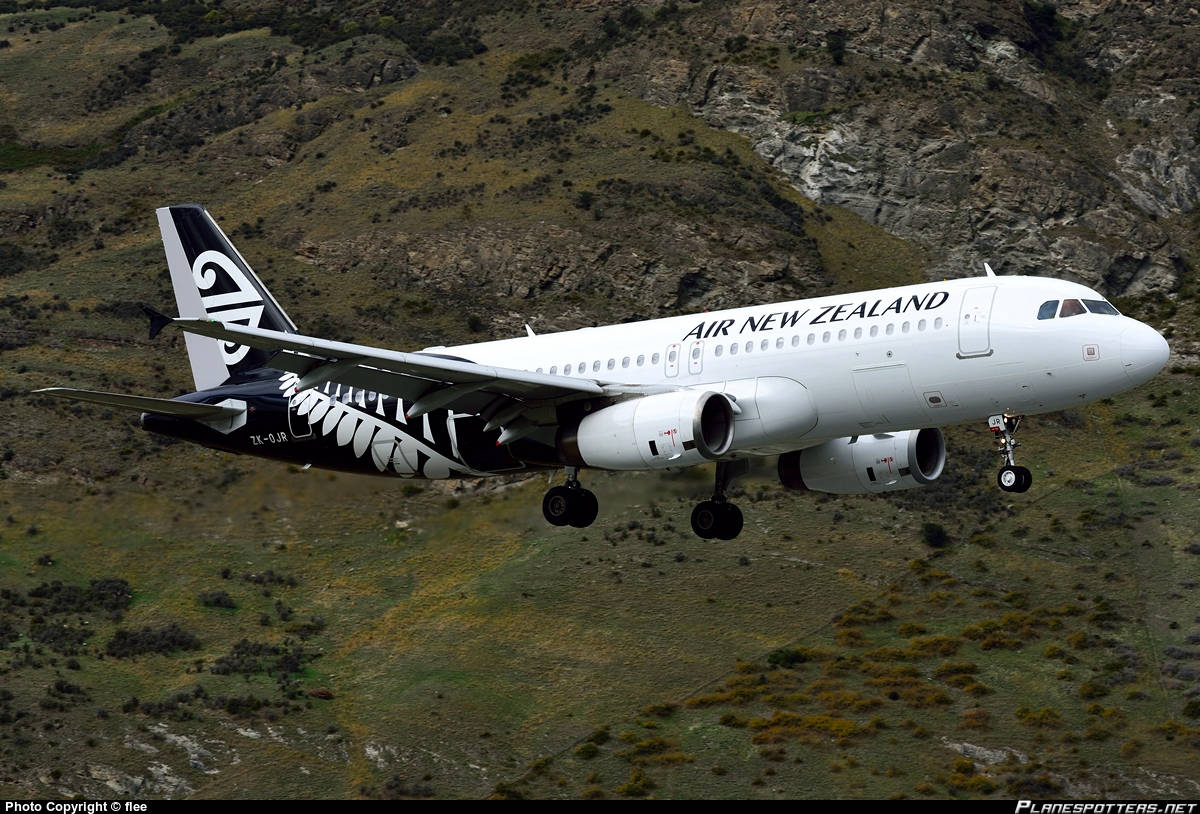 Airbus A320-232 of Air New Zealand gets hit by lightning