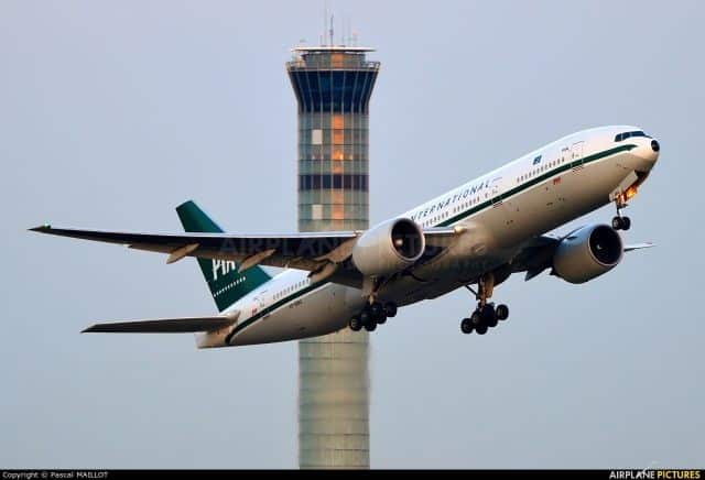 PIA – Pakistan International Airlines takes extra passengers in the aisle